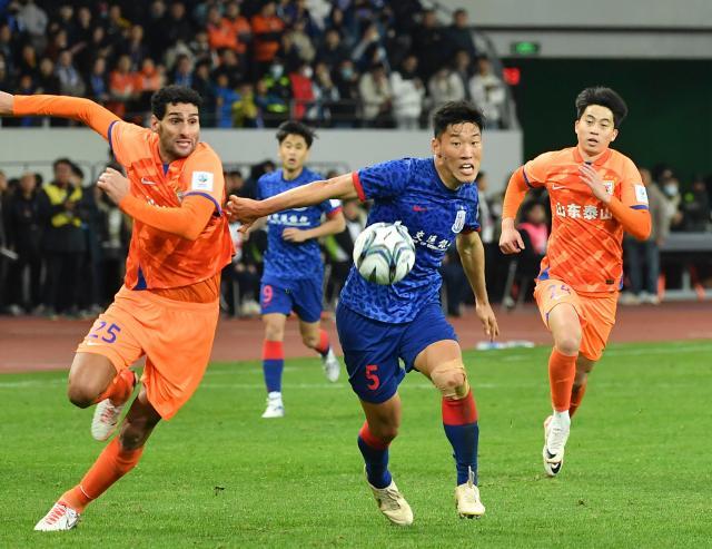 世界杯预选赛-究竟输在哪？泰山上下观点各异 崔康熙最在意0进球